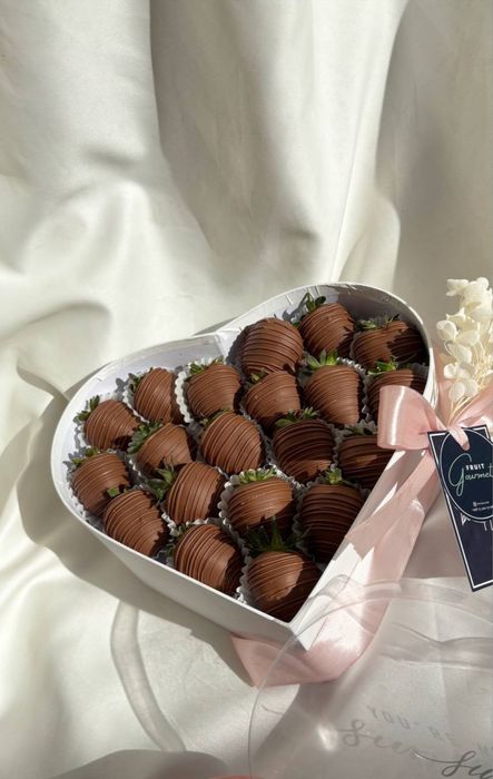 Клубника шоколад. Qulupnay shokolad. Подарки