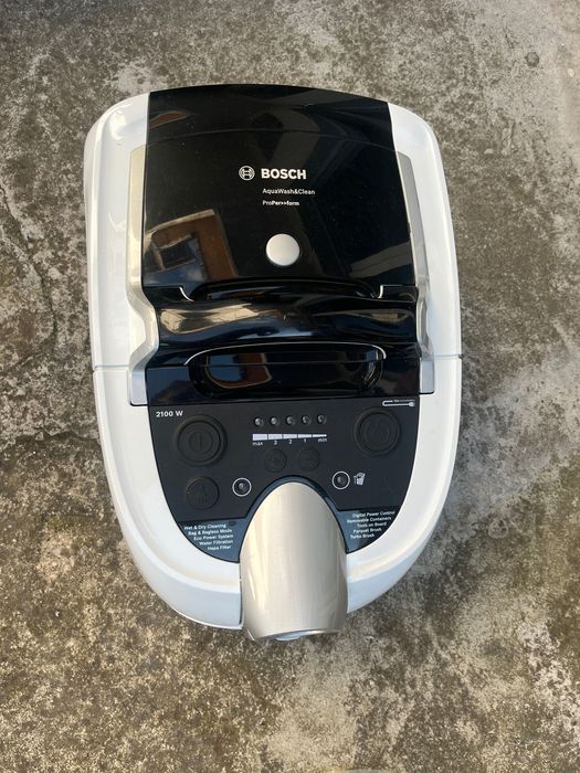 Перяща прахосмукачка Aqua Wash Bosch Series 4