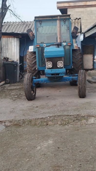 Vând tractor Ford 6610 sau schimb cu tractor 4x4