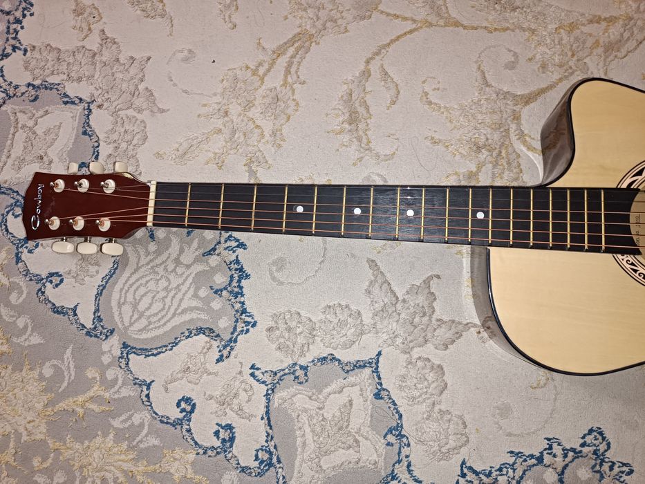 Akusticheskaya Gitara