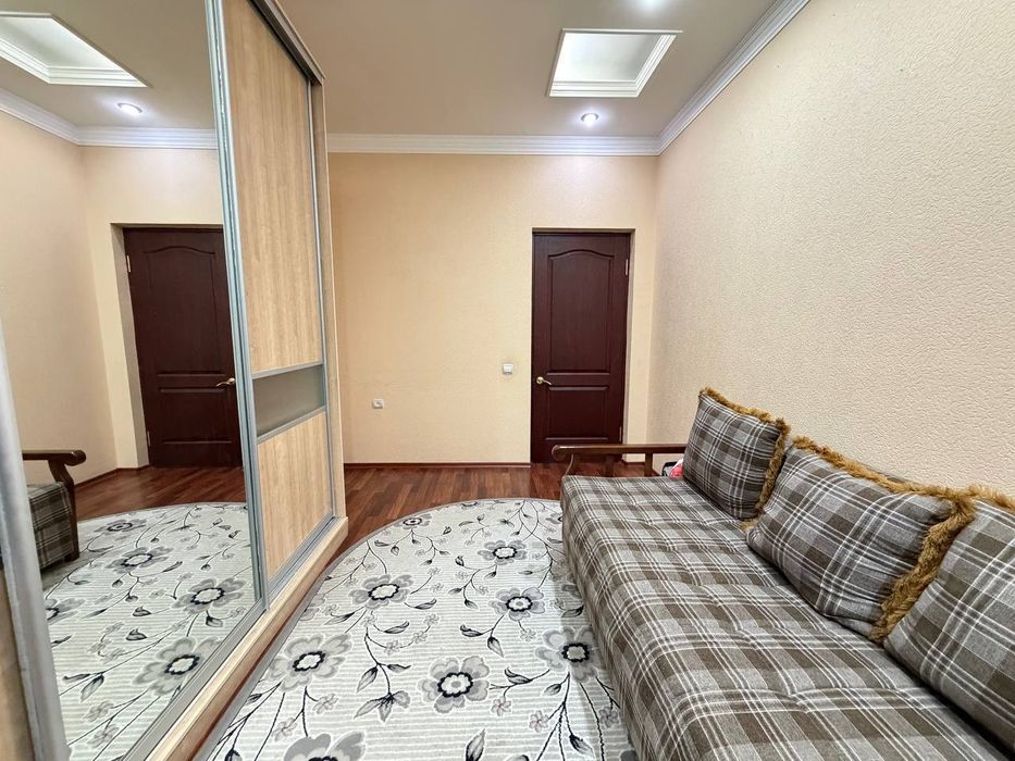 Продается 3х ком квартира, ориентир: гостиница Россия, 74м²