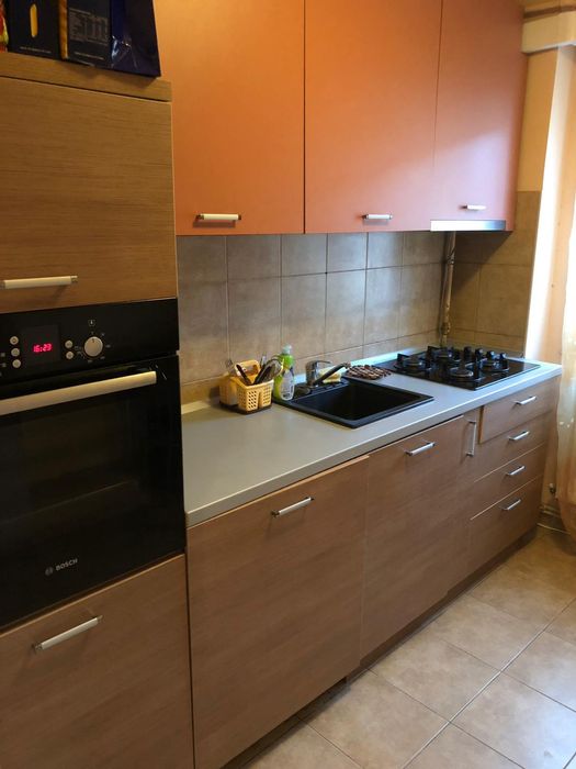 Închiriez apartament cu 2 camere