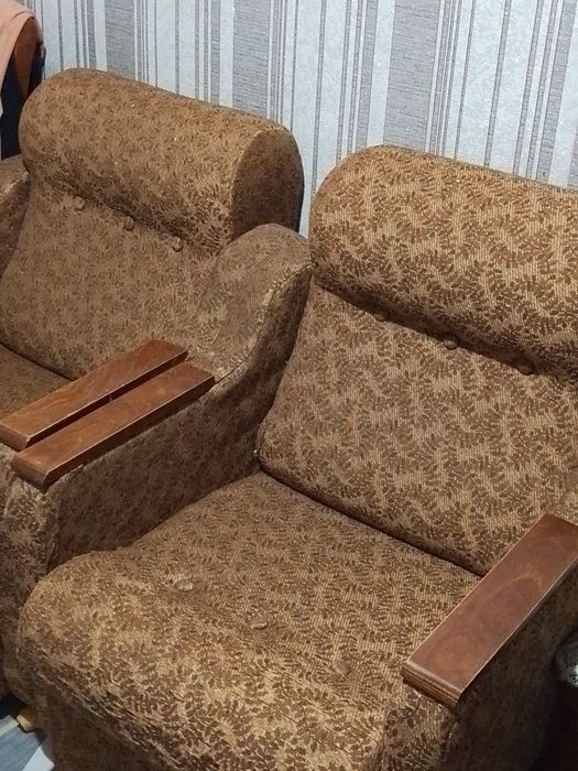 Кресло в количестве 2 штук