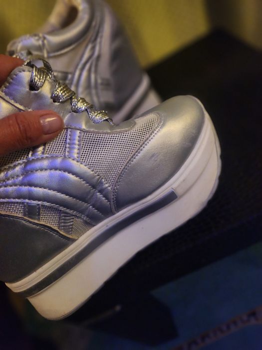 Маратонки на платформа