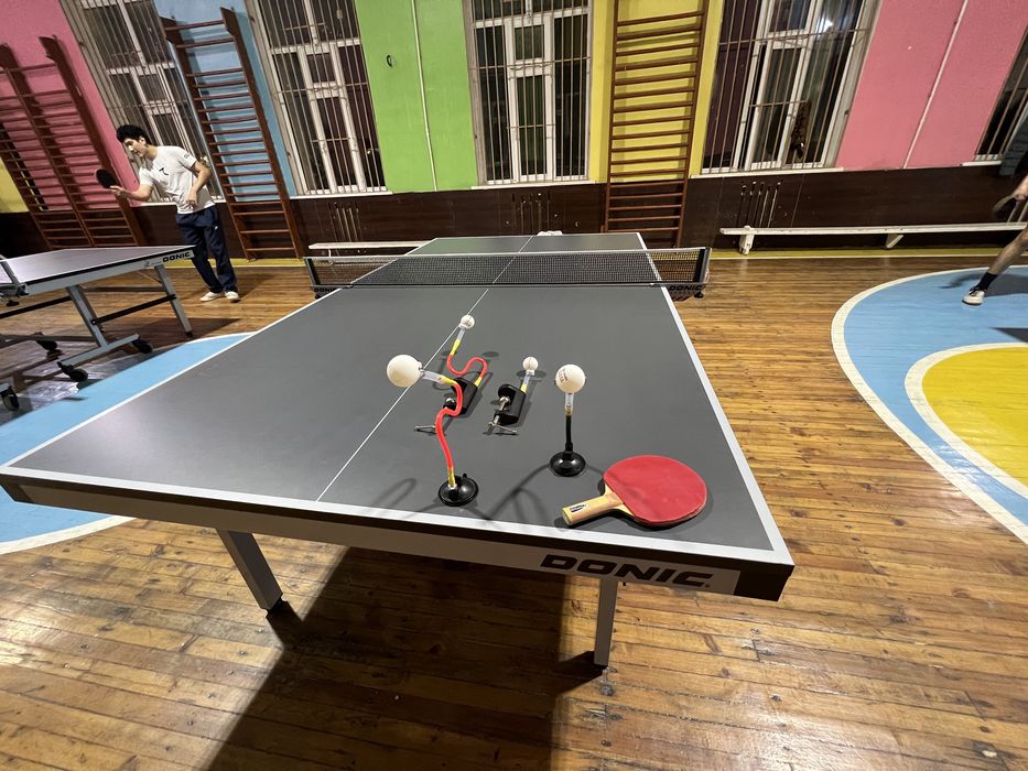 Учебный робот тренажер для настольного тенниса