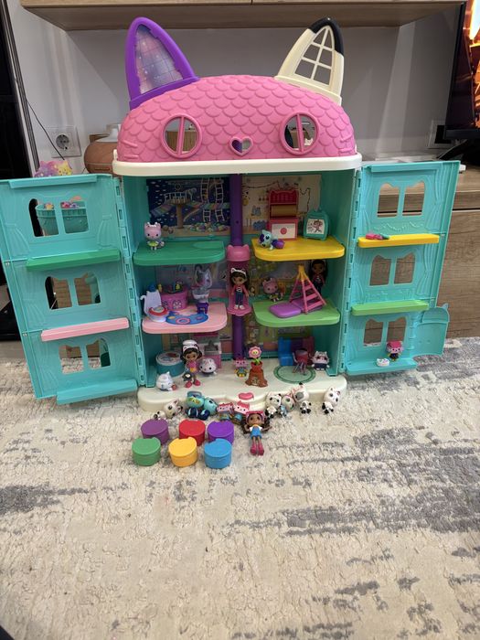 Casuta de papusi Gabby Dollhouse cu 23 figurine extra
