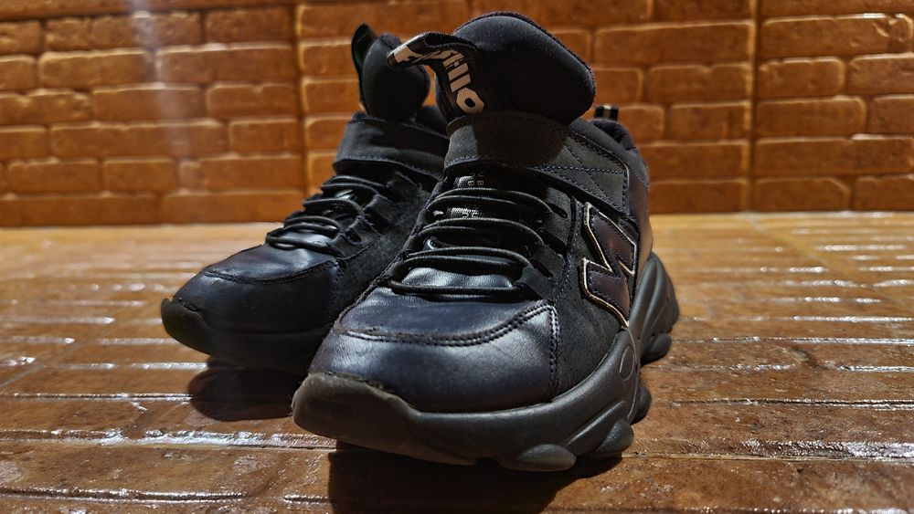 Продаю утепленные кроссовки...