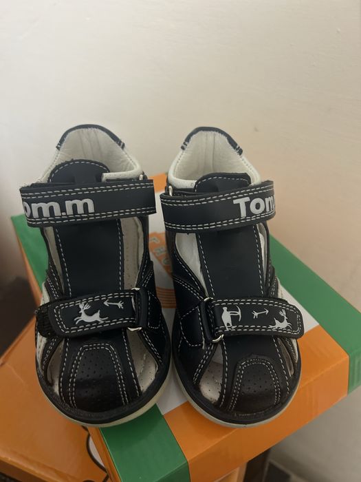 Детские сандалии