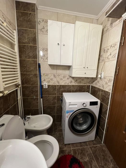 Inchiriere apartament  2 camere.