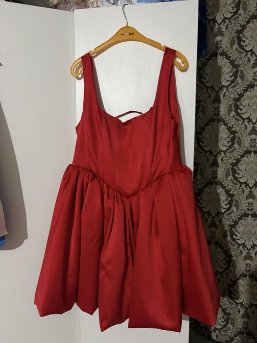 шикарное красное платье