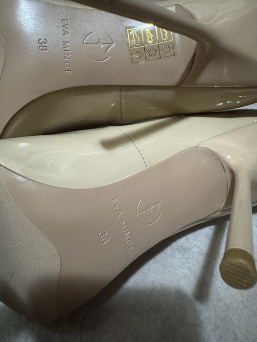 Лачени токчета Eva Minge / телесен цвят