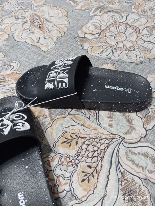 Продам новые сланцы на мальчика