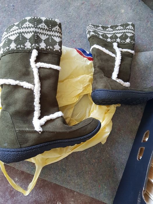 Продавам удобни женски ботуши