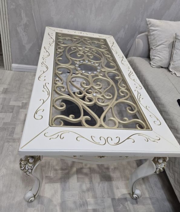 Журнальный  столик продаются