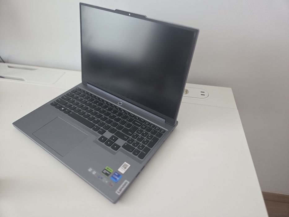 Laptop Gaming Lenovo Legion 5 16IRX9 și Mouse Gaming Logitech G203