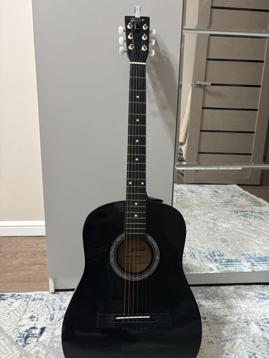 Продам гитару. Состояние хорошее