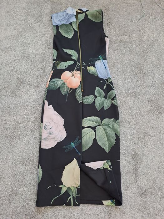 Ted Baker, Sisley рокли