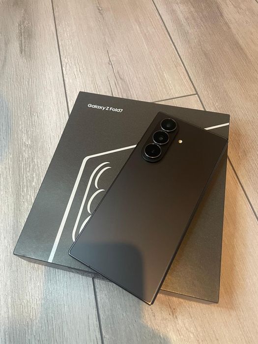 Vând/Schimb Samsung Z Fold 7 Negru.
