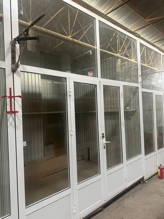 Продаются 3 пластиковые двери