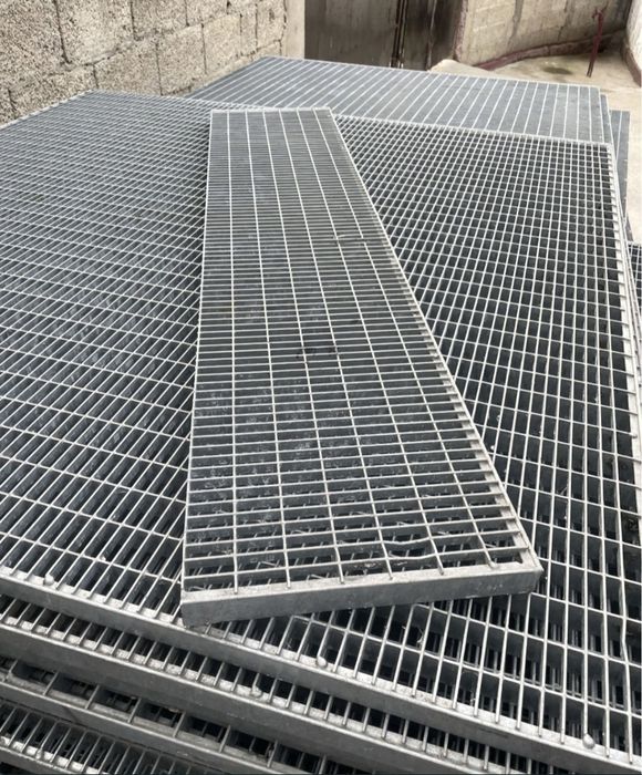 Vănd trepte metalice