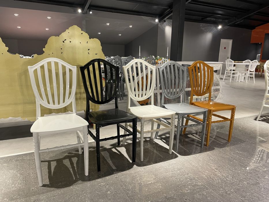 Scaune chiavari evenimente 41 lei+tva