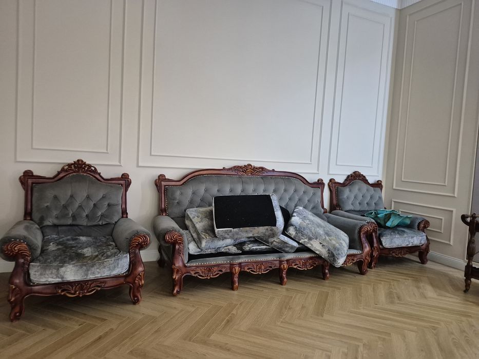 Диван и два кресла подам