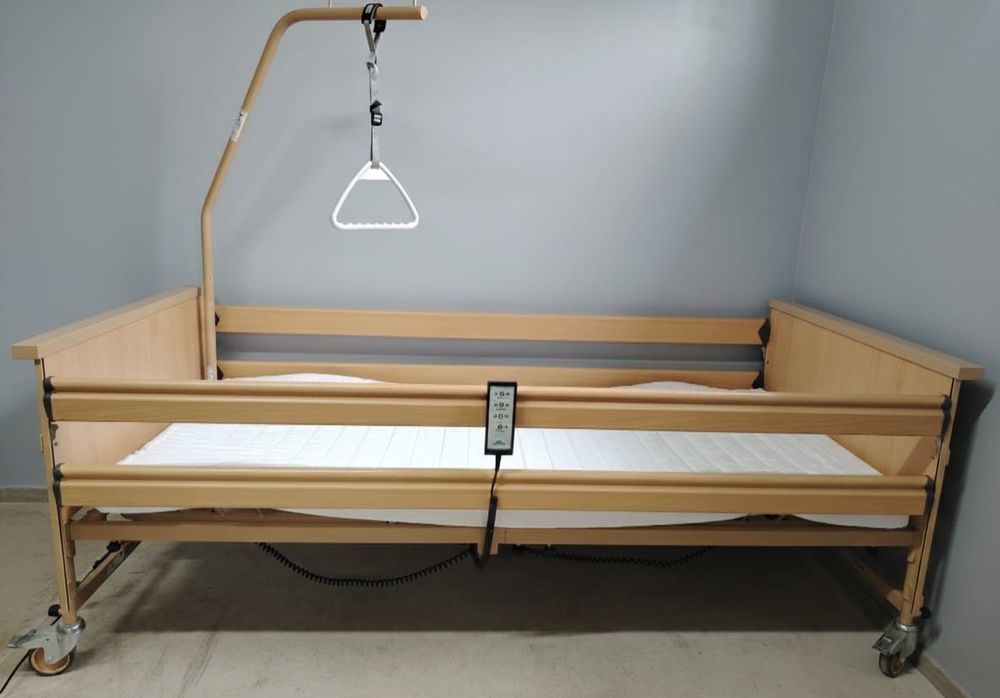 Pat medical electric cu telecomanda pentru persoane cu dizabilități.