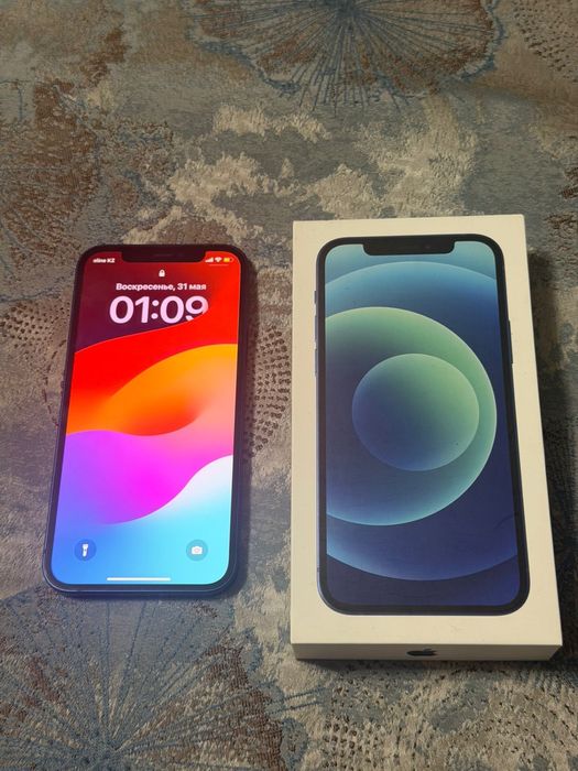 iPHONE 12 10/10