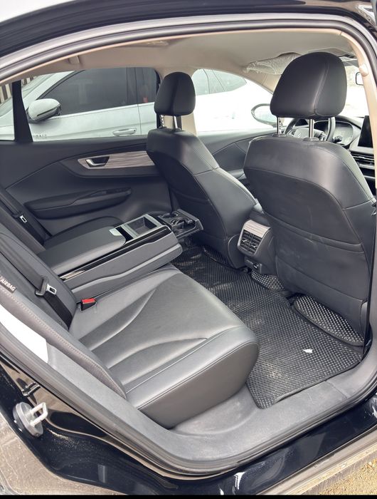 Продается Hongqi E-QM5