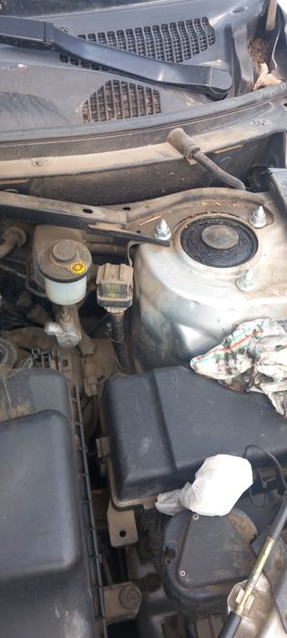 Продавам Toyota Rav4