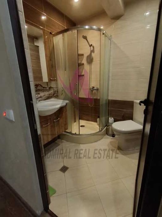 Страхотен -тристаен -Левски