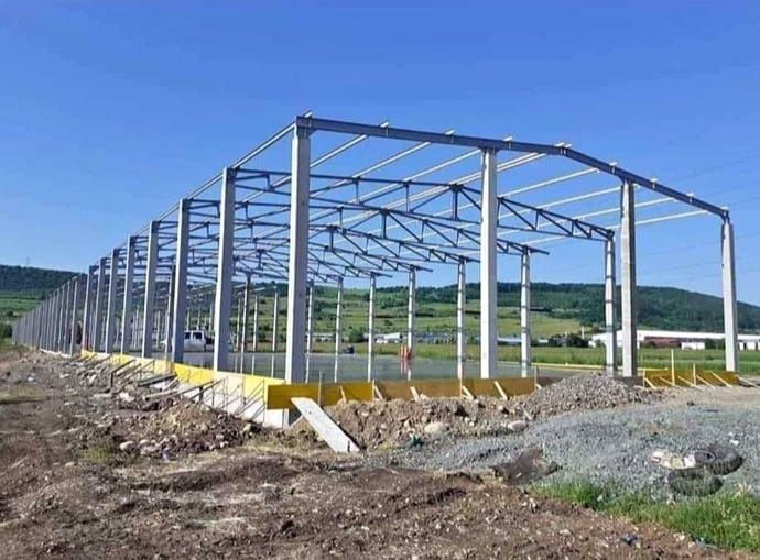 Vând hală metalică 12 x25