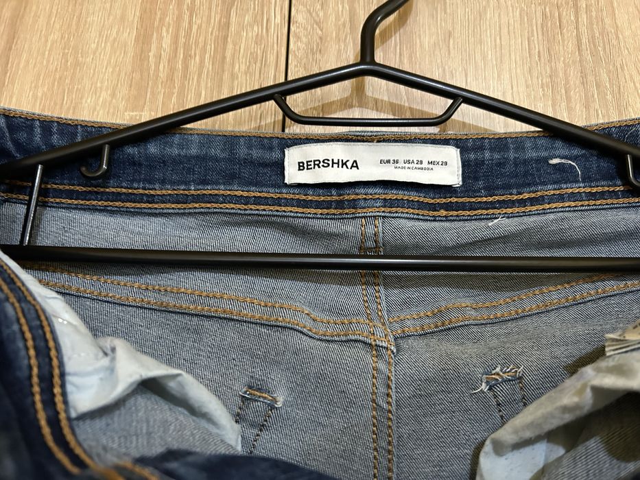 Blugi bărbați Bershka, mărimea EUR 36 (Talie 29), croi Slim / Skinny albastru denim