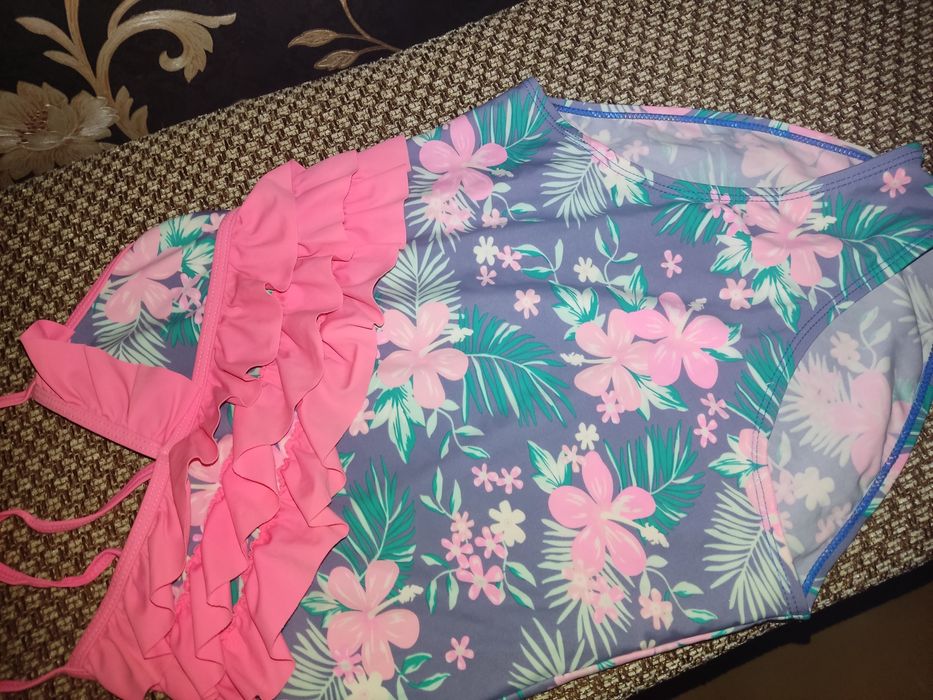Продам два классных купальника на девочку
