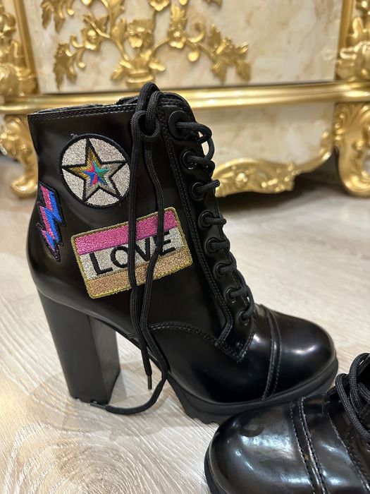 Ботинки одела один раз, для меня слишком высокий каблук