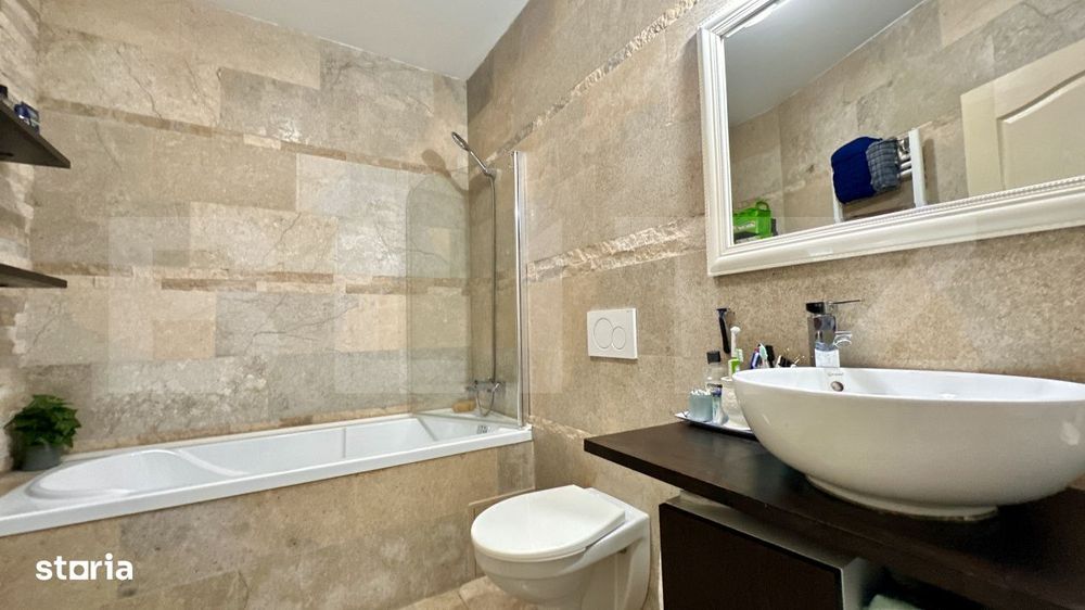 Apartament cu 3 camere si 2 bai, curte comuna, centrala pe gaz, ultrac