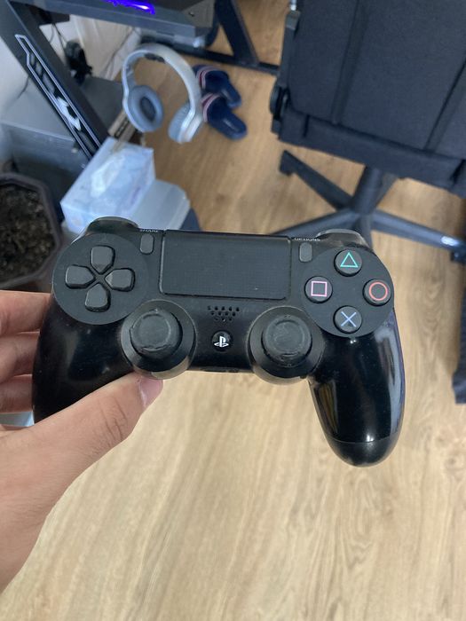 Playstation 4 slim с 3 игри