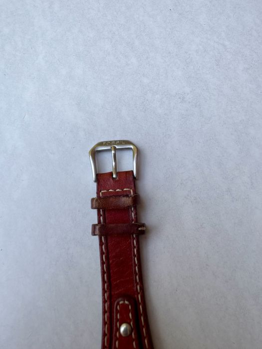 Продавам дамски часовник FOSSIL