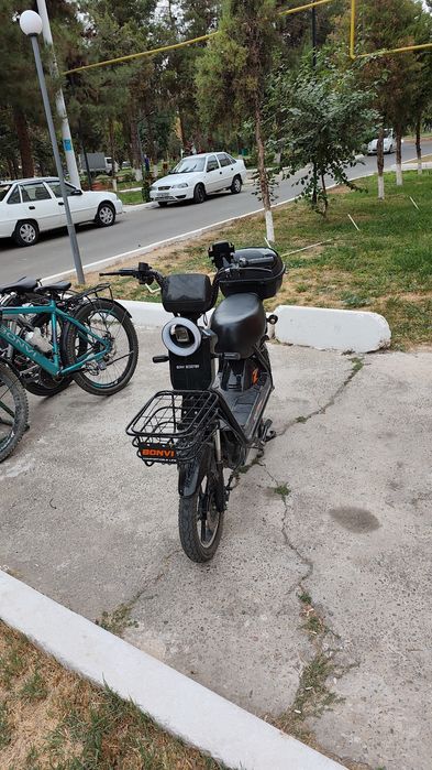 Skuter Bonvi kafolati bilan