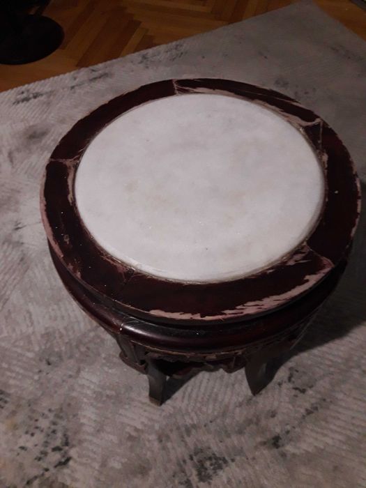 masuta orientala cu blat de marmura