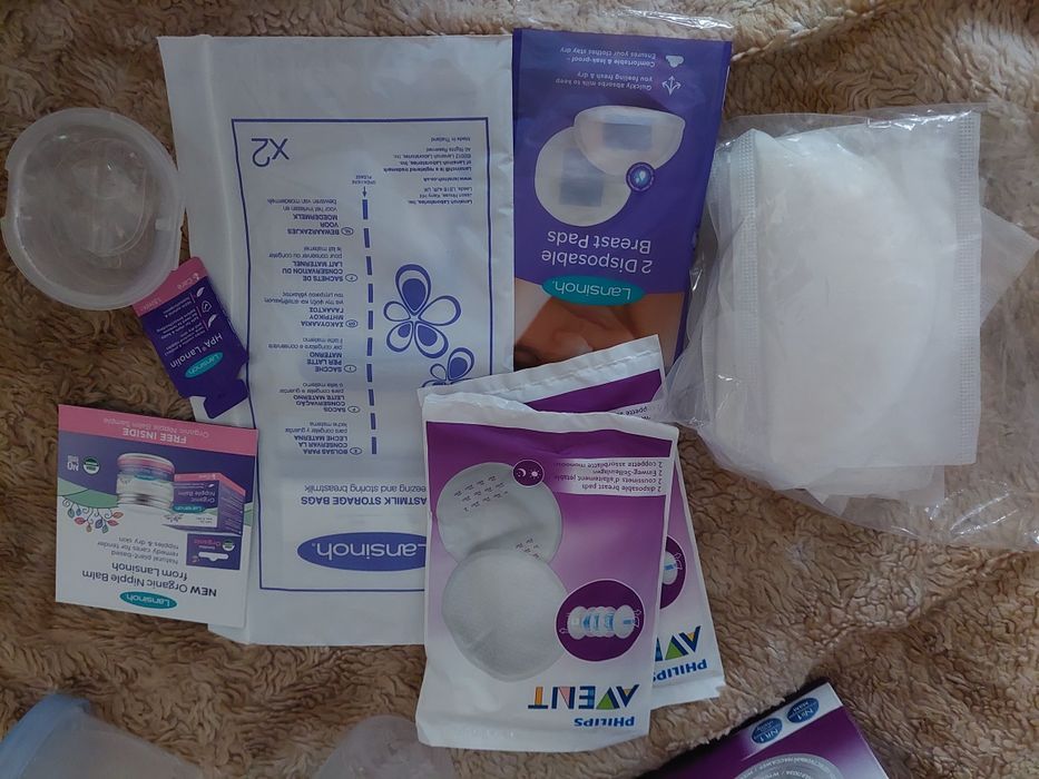 Ръчна помпа за кърма Avent + подарък