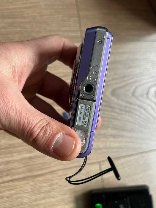 Aparat foto digital Samsung PL80 cu incarcator si card 12 mega pixeli