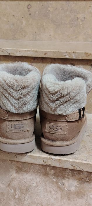 Vand încălțăminte UGG stare f. bună nr. 33-34 210 lei.