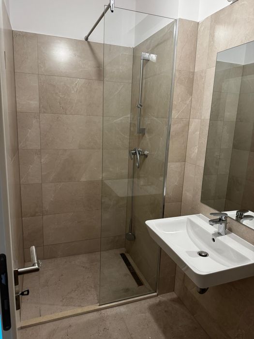 Apartament 3 camere, loc de parcare si boxa  de închiriat, Rasnov, Radsor Residence