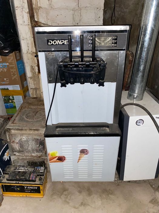 Фризер. Морожное аппарат Donper 220w