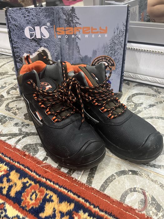 Продам новые Спец обуви