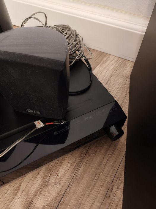 Sistem home cinema LG 5.1