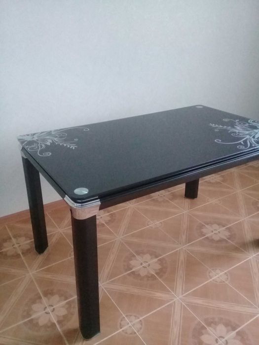 Продам стол стеклянный