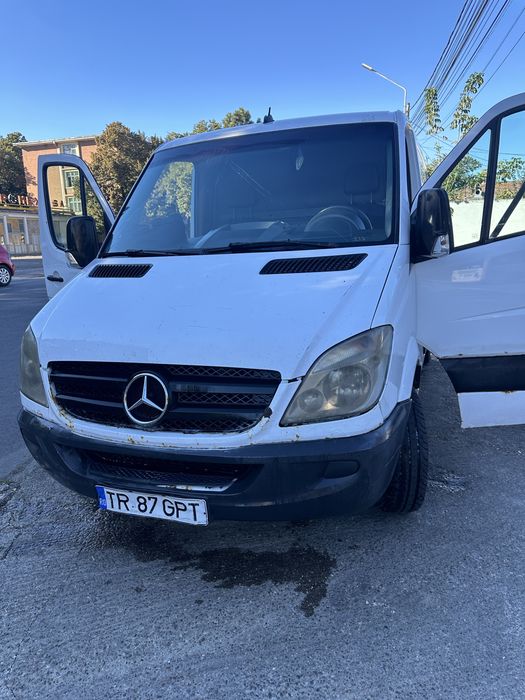 Vand mercedes sprinter motor 2.2.   130 cp.  An fab 2007  nr tel 0742775791