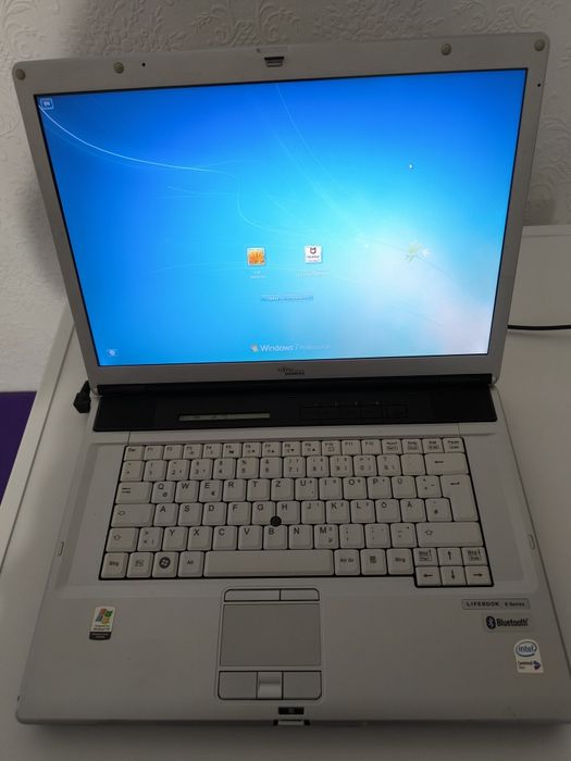 Лаптоп Fujitsu Siemens LIFEBOOK E8210